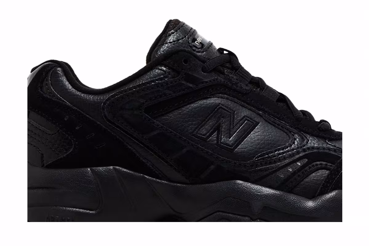 New Balance Women's 452 Triple Black, view 3