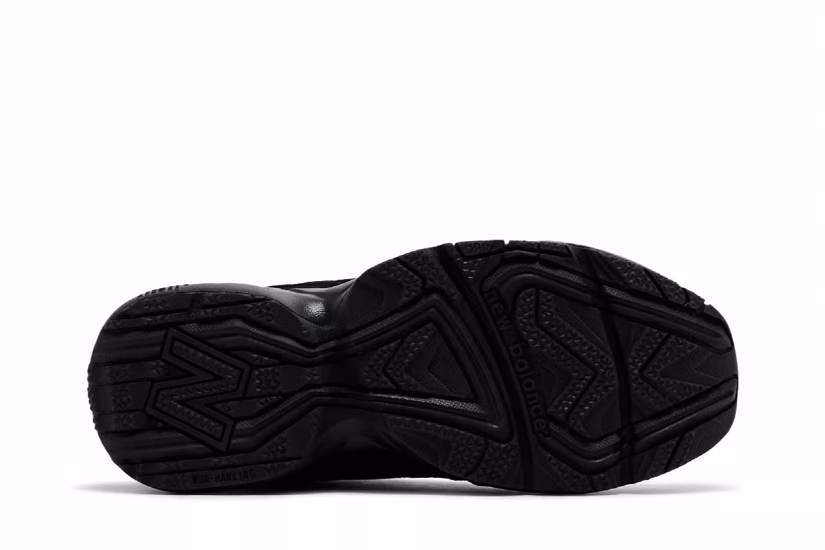 New Balance Women's 452 Triple Black, view 5