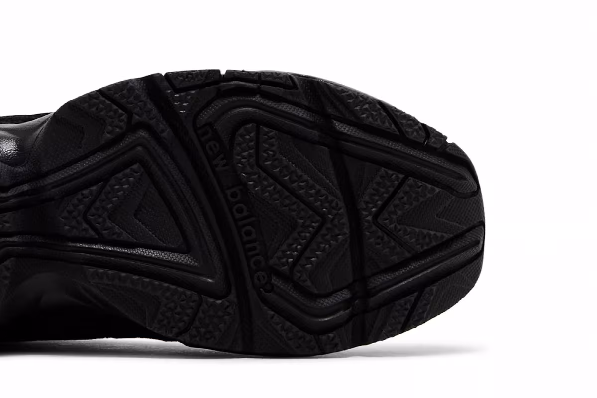 New Balance Women's 452 Triple Black, view 6