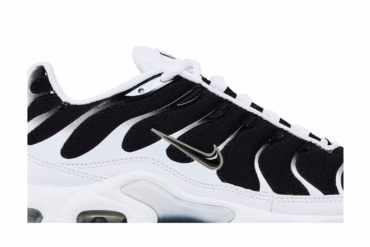 Nike Air Max Plus Black White, view 3