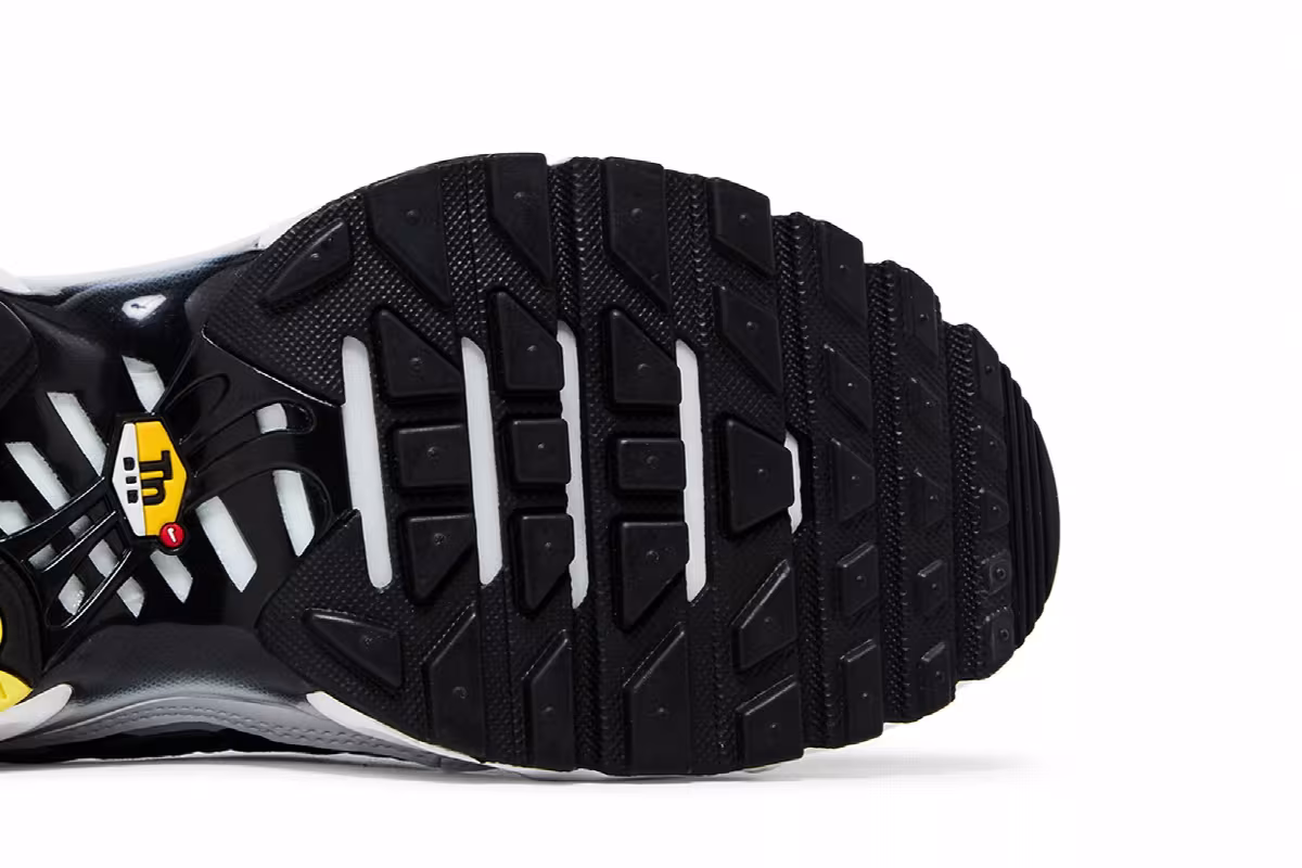Nike Air Max Plus Black White, view 6