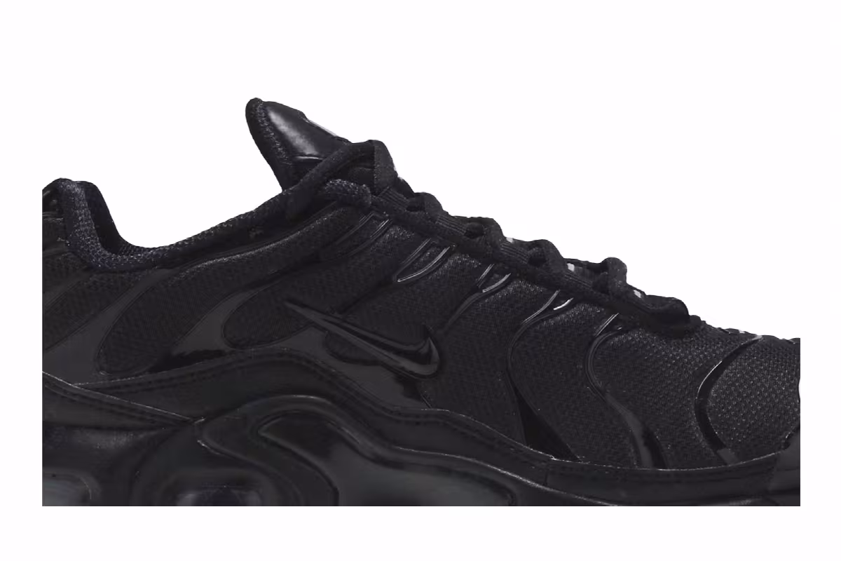 Nike Air Max Plus GS Triple Black, view 3