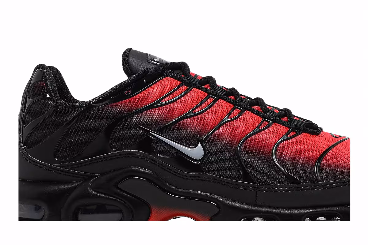 Nike Air Max Plus Deadpool, view 3