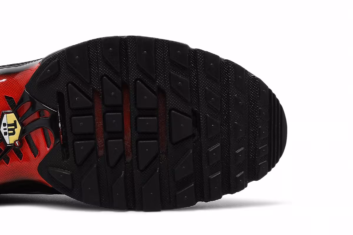 Nike Air Max Plus Deadpool, view 6