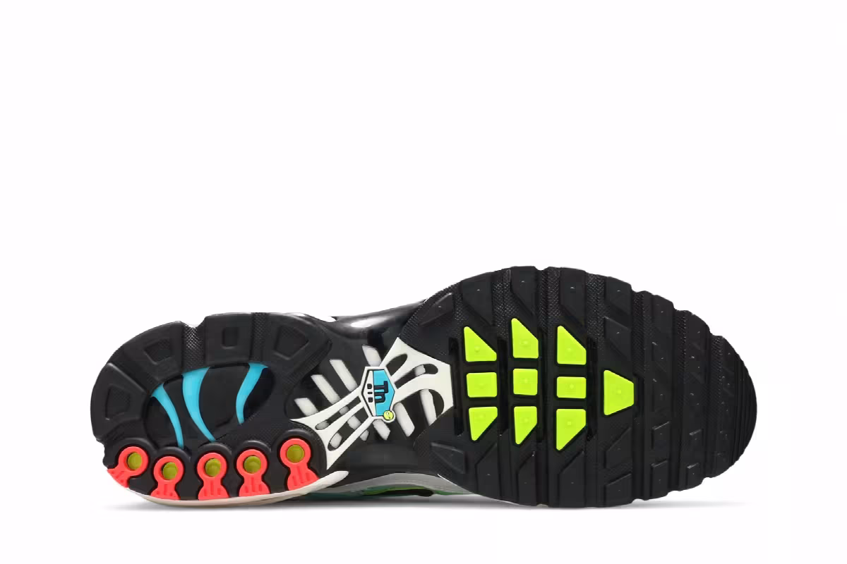 Nike Air Max Plus Worldwide Pack, view 5