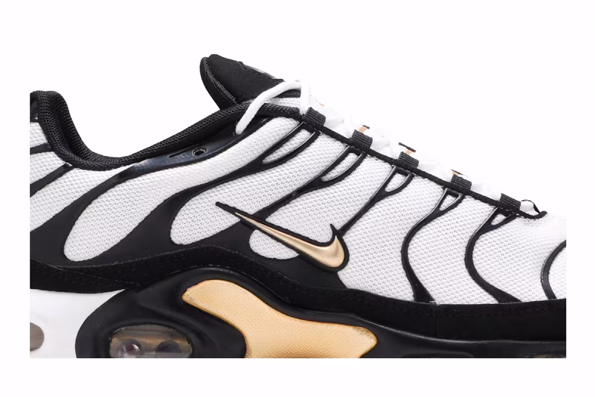 Nike Air Max Plus White Metallic Gold, view 3