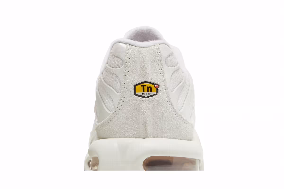 Nike Women's Air Max Plus Vast Grey Metallic Copper, view 8