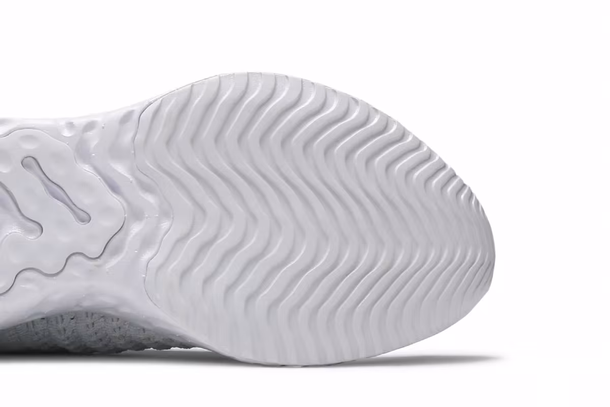 Nike Women's React Phantom Run Flyknit 2 True White Silver, view 6