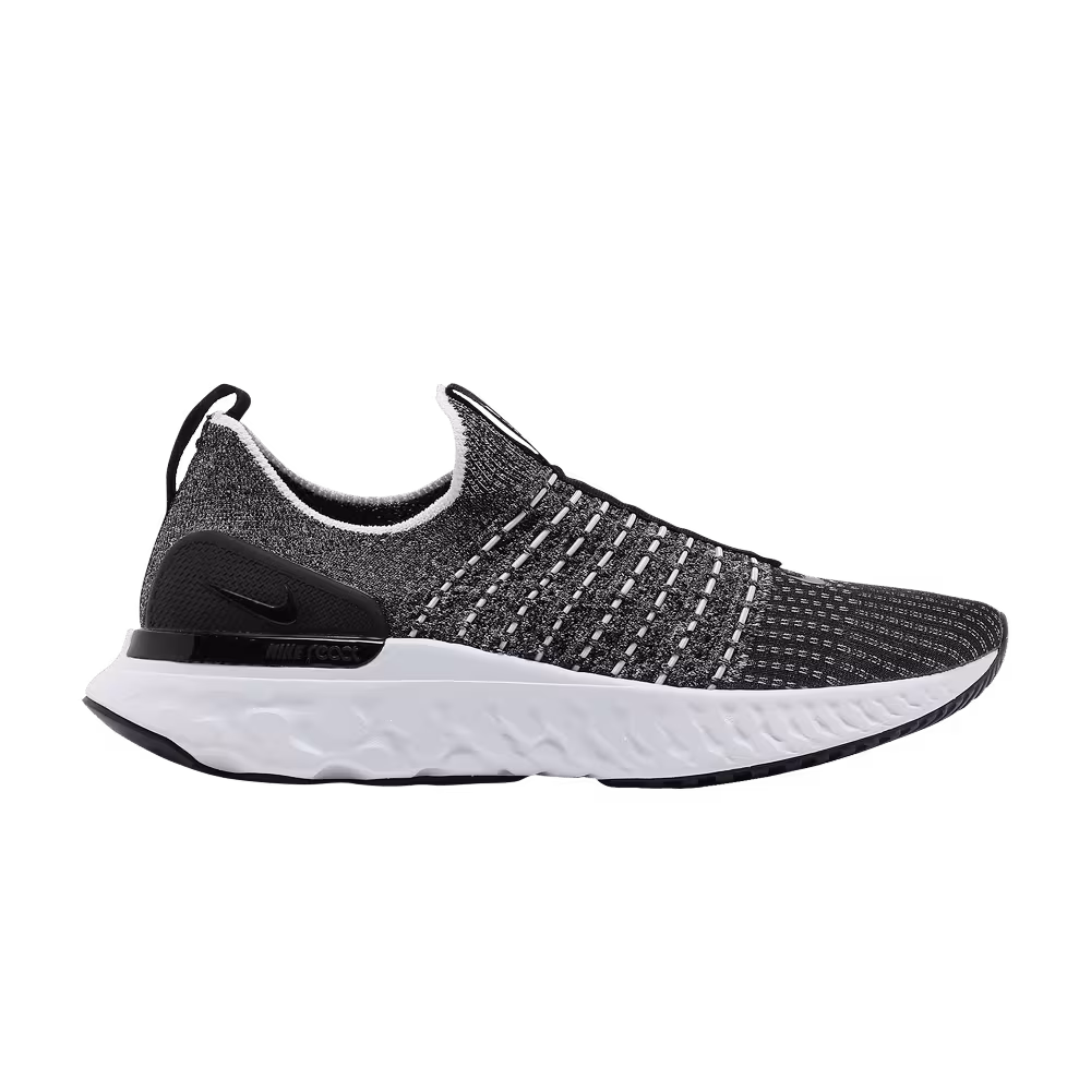 Nike Women's React Phantom Run Flyknit 2 Oreo