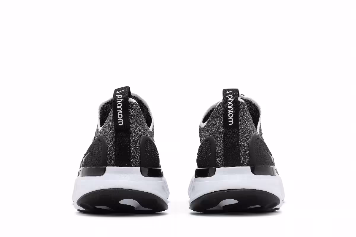 Nike Women's React Phantom Run Flyknit 2 Oreo, view 7