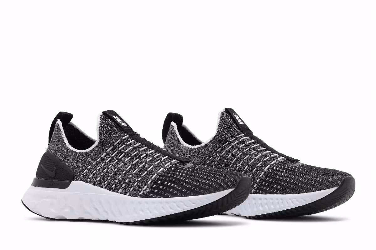 Nike Women's React Phantom Run Flyknit 2 Oreo, view 9