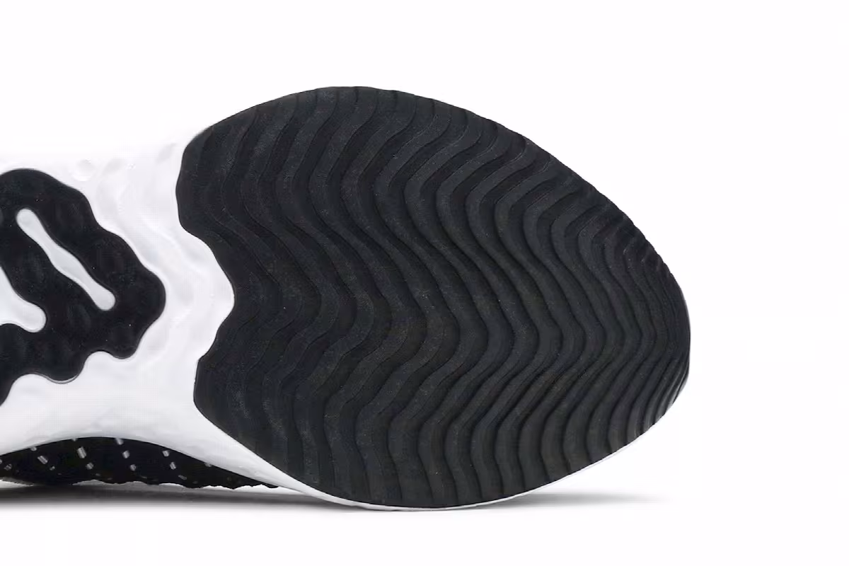 Nike React Phantom Run Flyknit 2 Black White, view 6