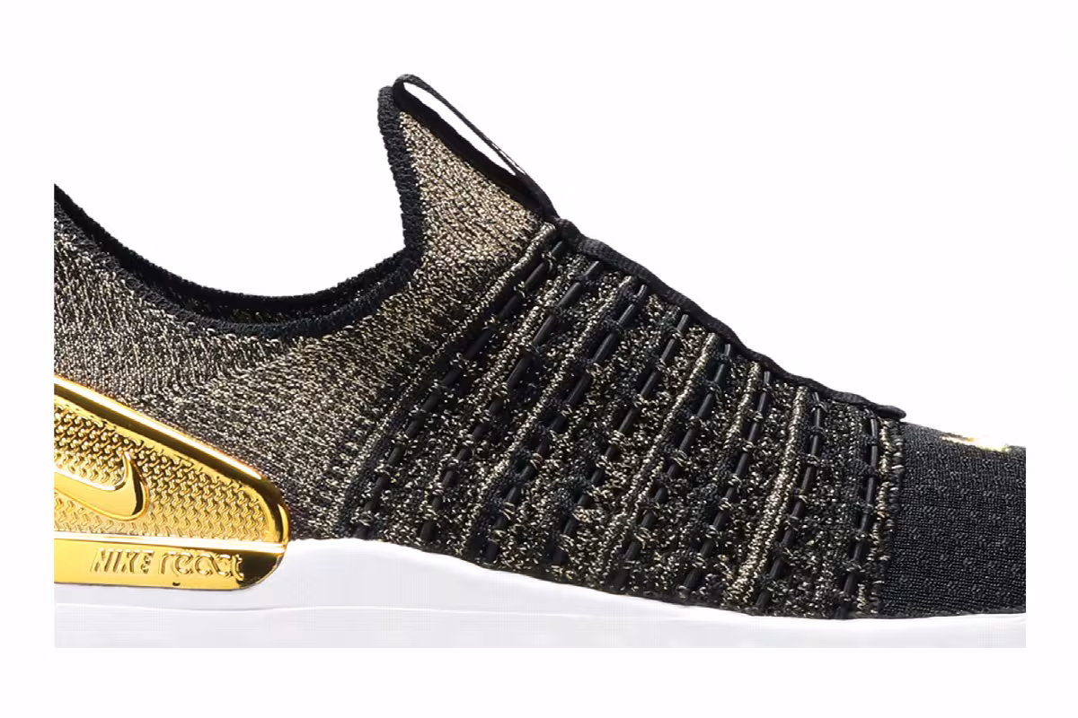 Nike Women's React Phantom Run Flyknit 2 Premium Black Metallic Gold, view 3
