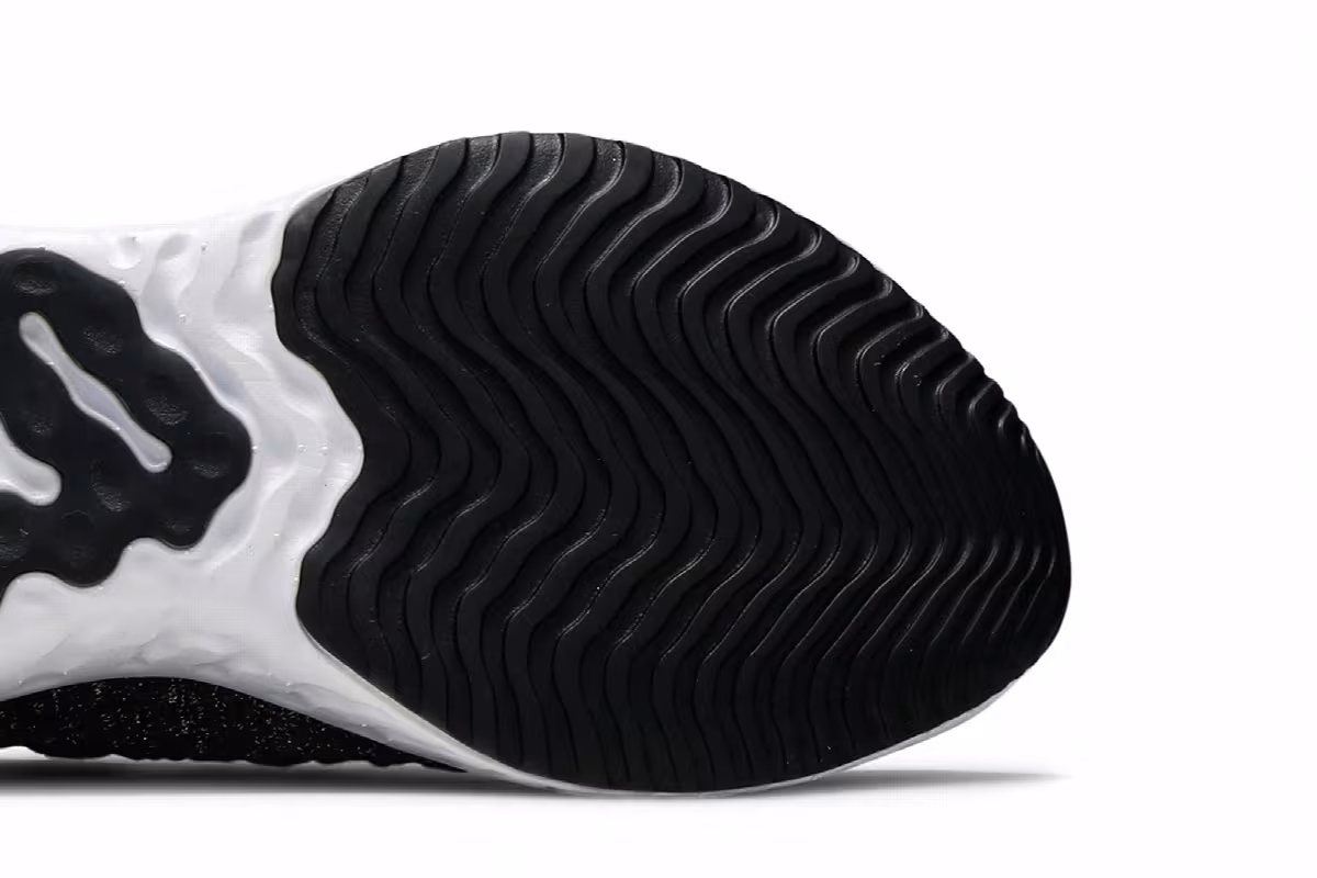 Nike Women's React Phantom Run Flyknit 2 Premium Black Metallic Gold, view 6