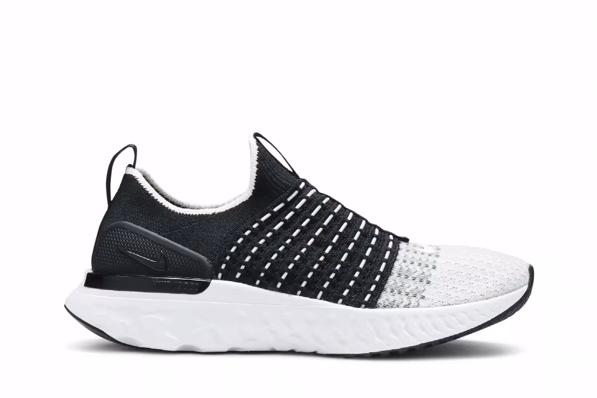 Nike Women's React Phantom Run Flyknit 2 Black White, view 2