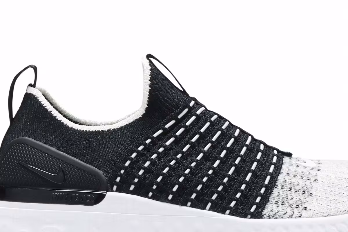 Nike Women's React Phantom Run Flyknit 2 Black White, view 3