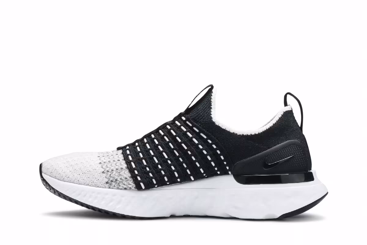 Nike Women's React Phantom Run Flyknit 2 Black White, view 4
