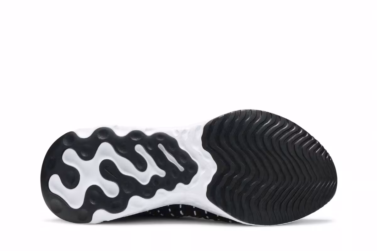 Nike Women's React Phantom Run Flyknit 2 Black White, view 5