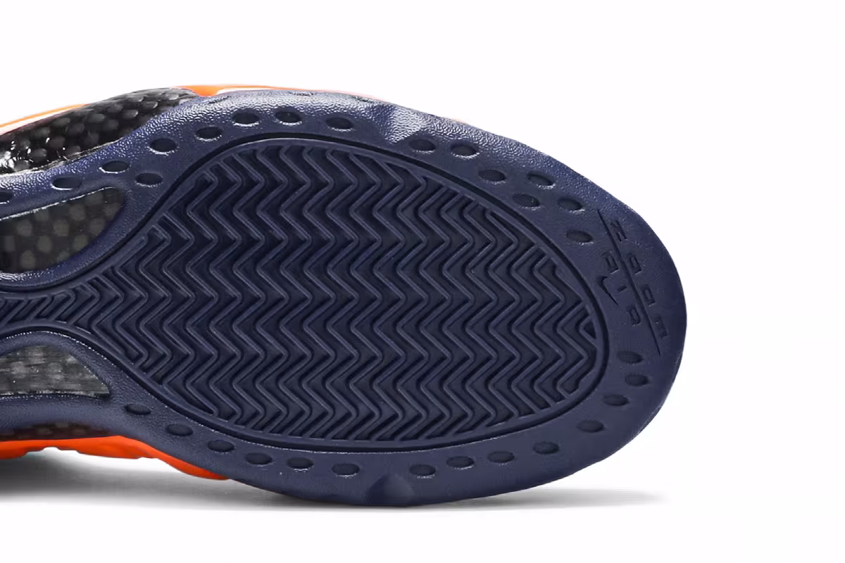 Nike Air Foamposite One Rugged Orange, view 6