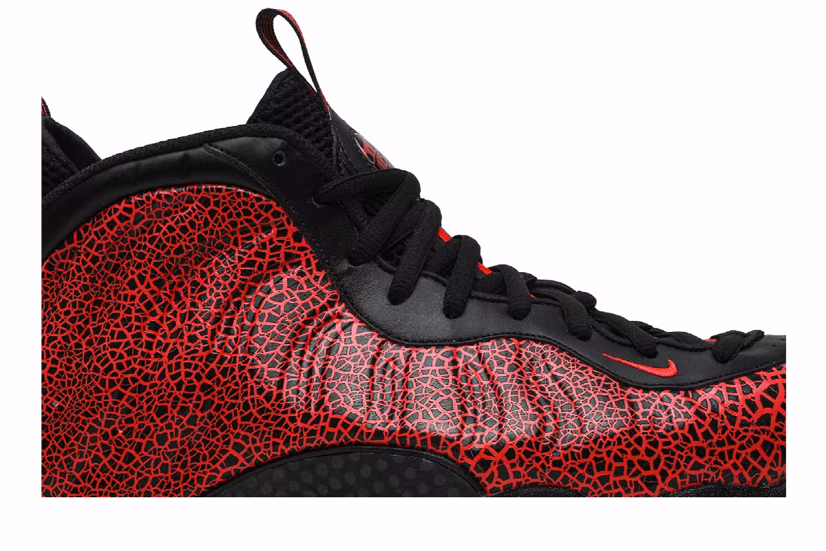 Nike Air Foamposite One Cracked Lava, view 3