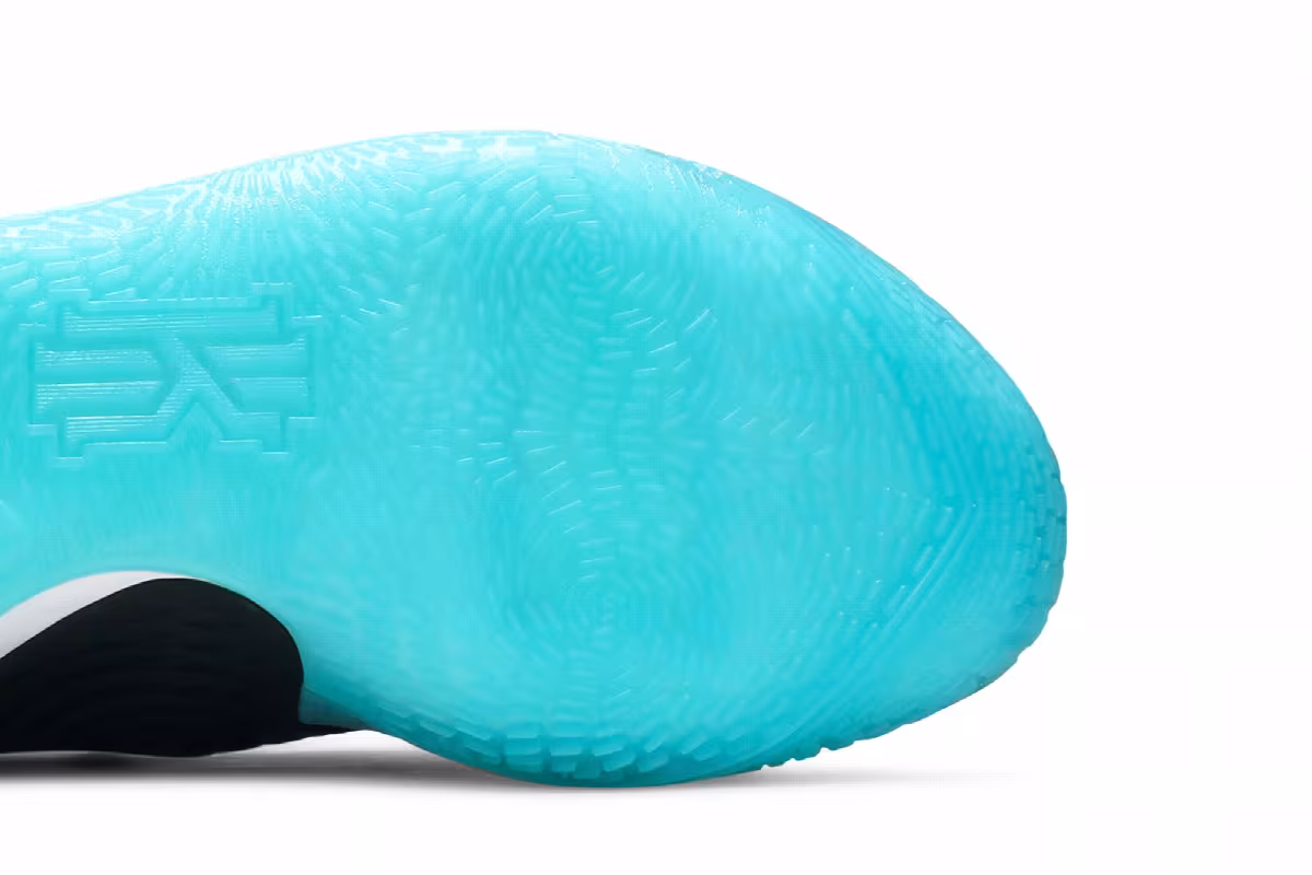 Nike Kyrie Low 3 Moon, view 6