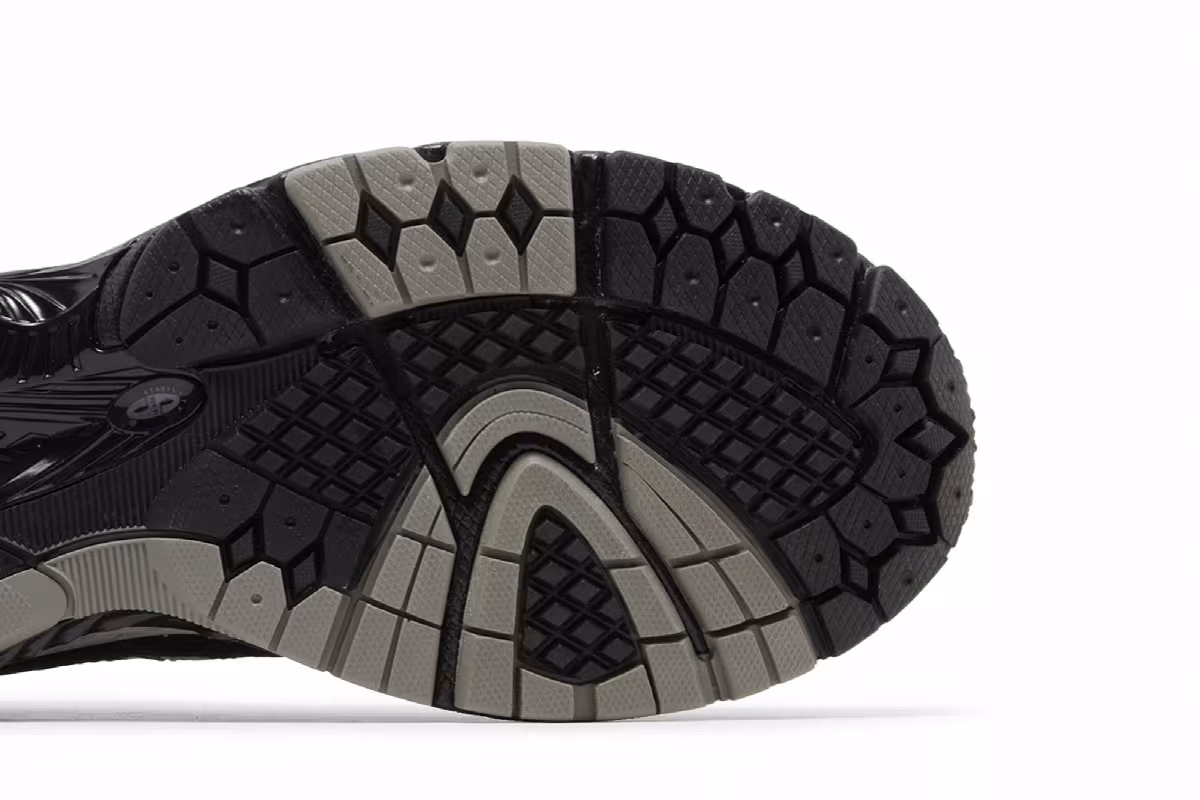 New Balance 860v2 Black Grey, view 6