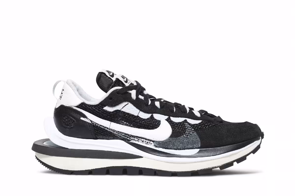 sacai x Nike VaporWaffle Black White, view 2