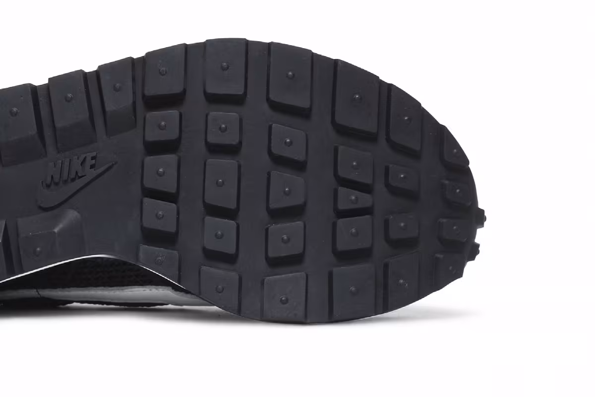 sacai x Nike VaporWaffle Black White, view 6