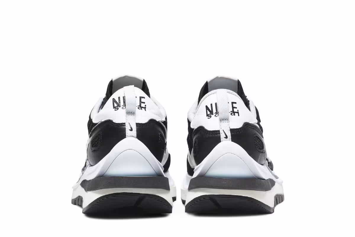 sacai x Nike VaporWaffle Black White, view 7