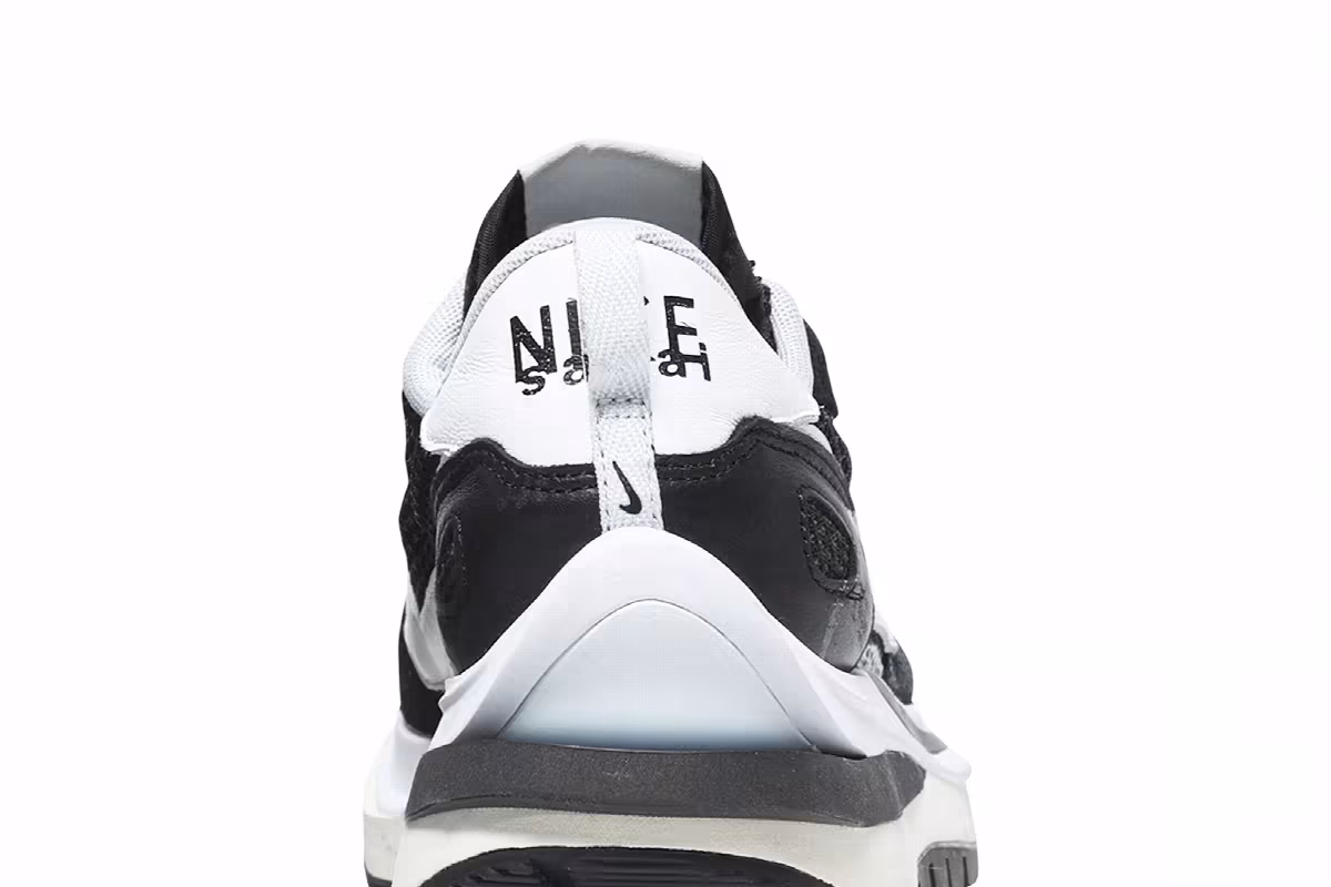 sacai x Nike VaporWaffle Black White, view 8