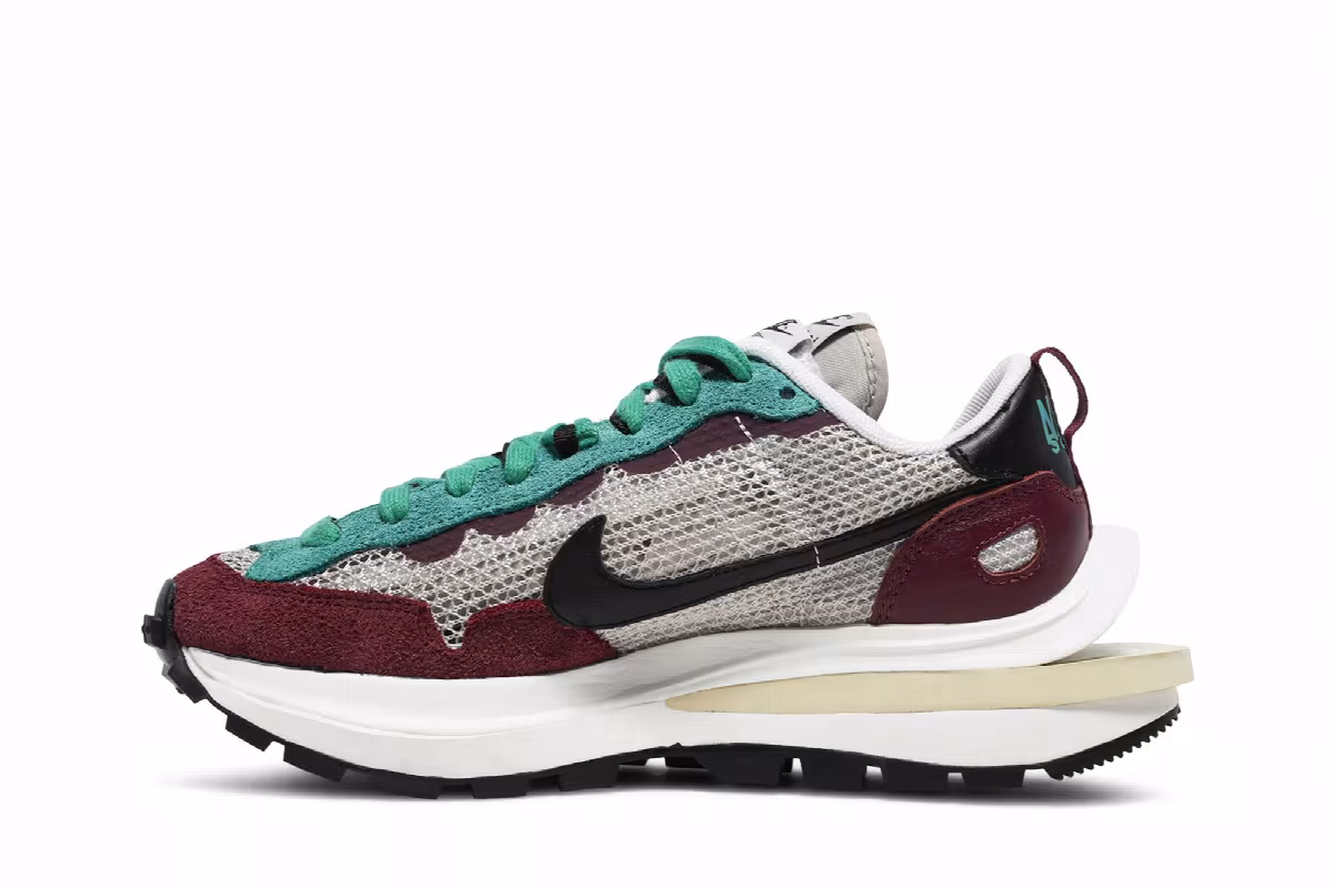 sacai x Nike VaporWaffle SP Villain Red, view 4