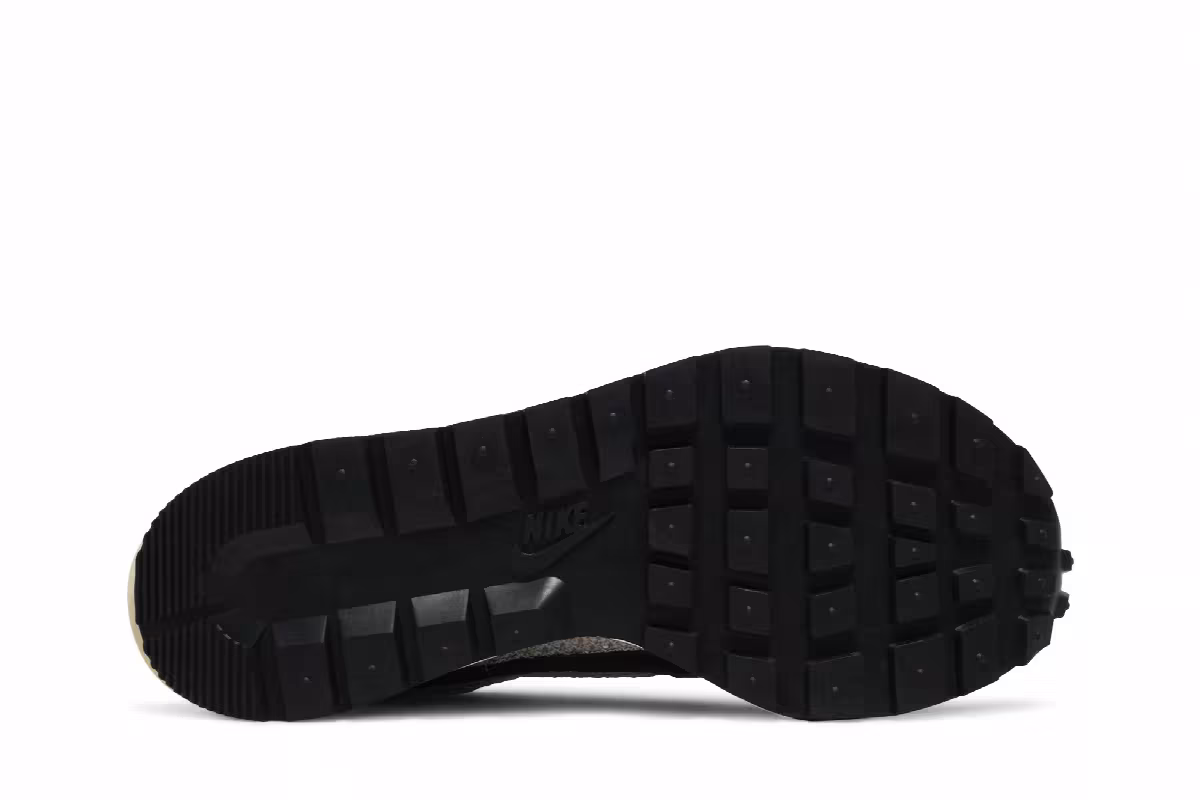 sacai x Nike VaporWaffle SP Villain Red, view 5