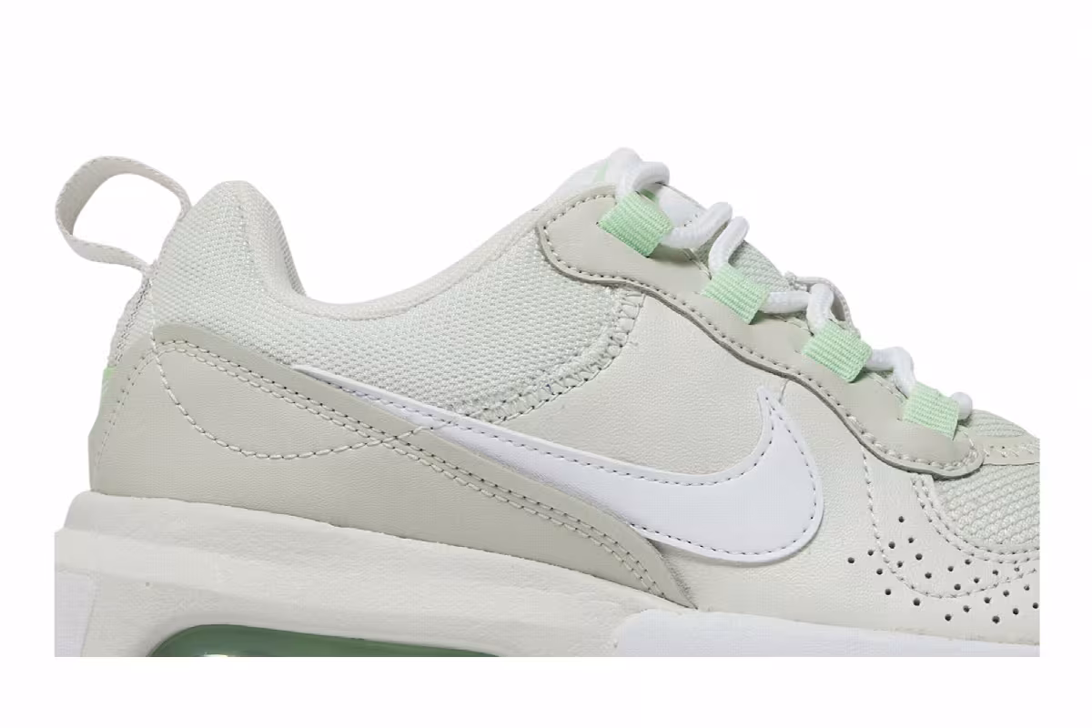 Nike Women's Air Max Verona Spruce Aura, view 3