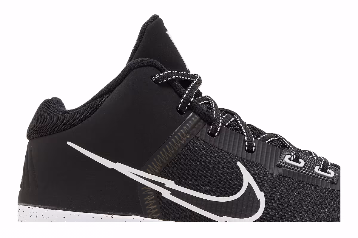 Nike Kyrie Flytrap 4 Black White, view 3