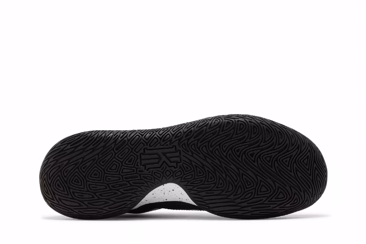 Nike Kyrie Flytrap 4 Black White, view 5