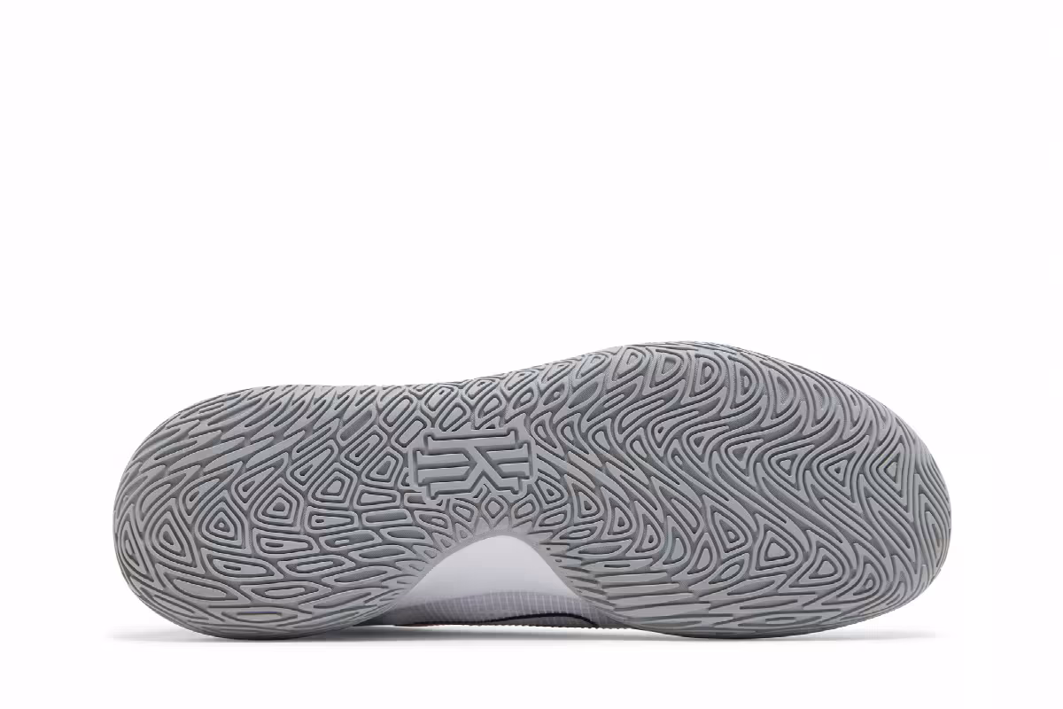 Nike Kyrie Flytrap 4 White Metallic Silver, view 5