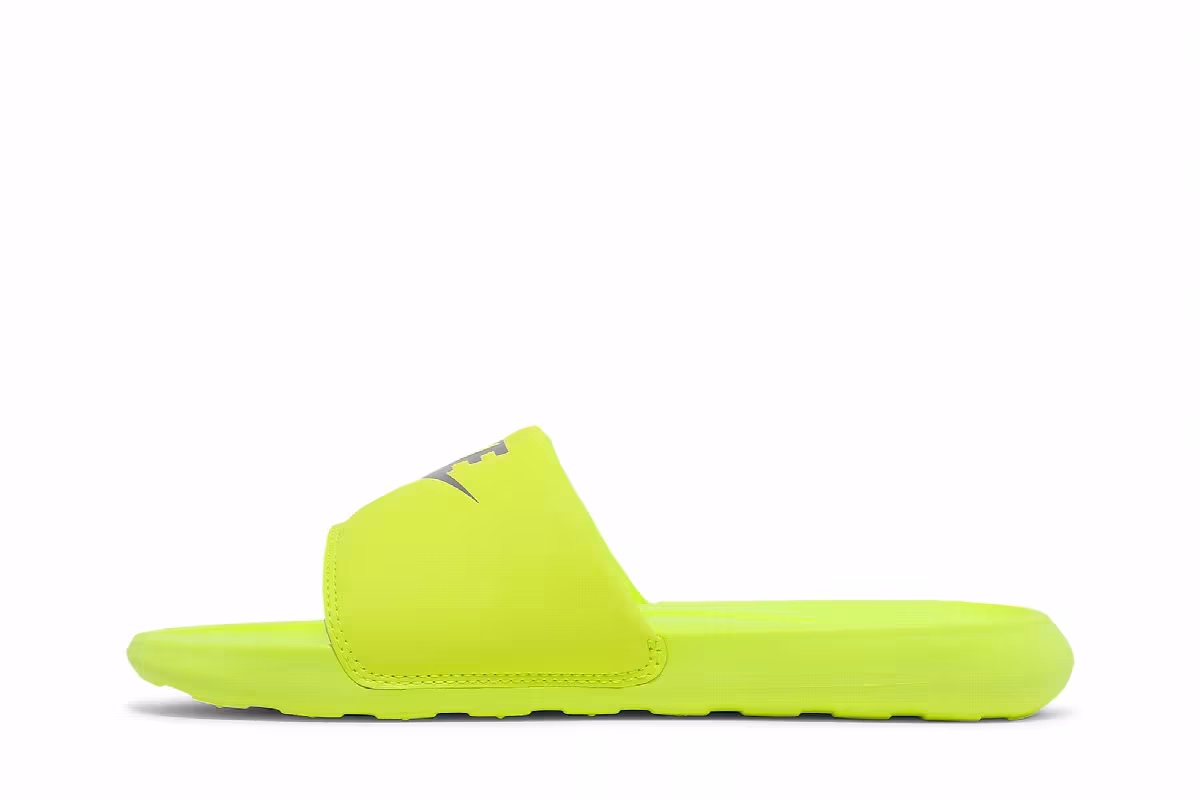 Nike Victori One Slide Volt Chrome, view 4