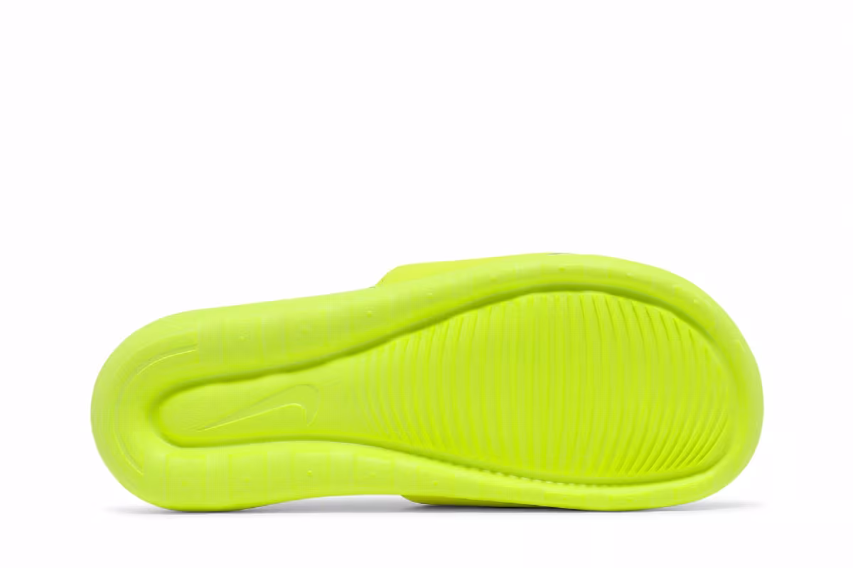 Nike Victori One Slide Volt Chrome, view 5