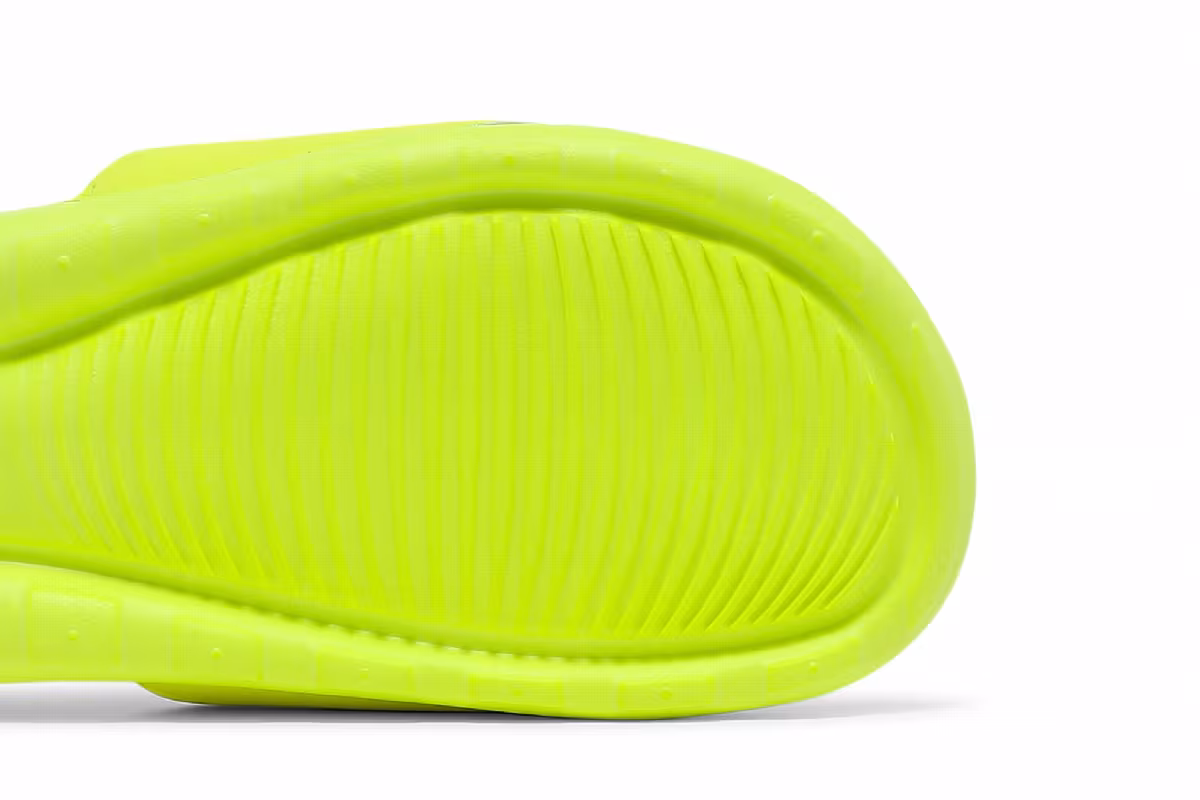 Nike Victori One Slide Volt Chrome, view 6