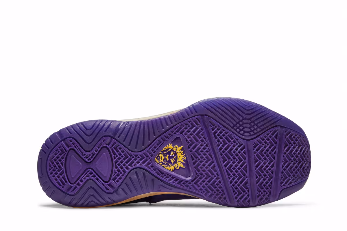 Nike LeBron 8 GS Lakers, view 5