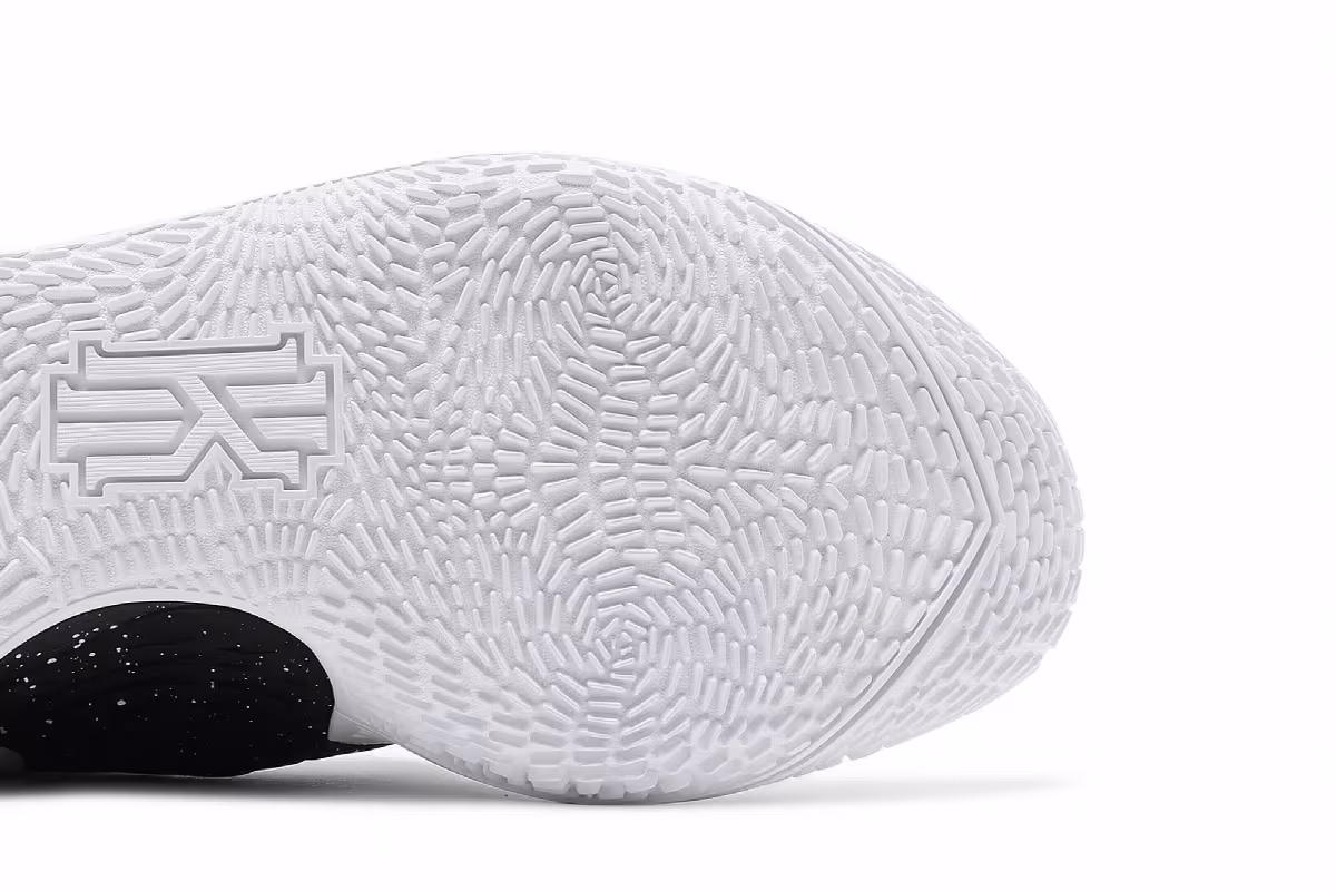 Nike Kyrie Low 3 Team White Black, view 6
