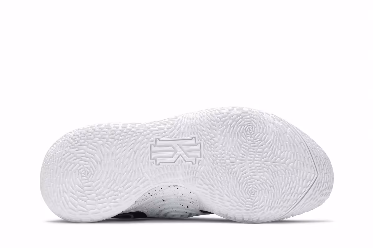 Nike Kyrie Low 3 Team Black White, view 5