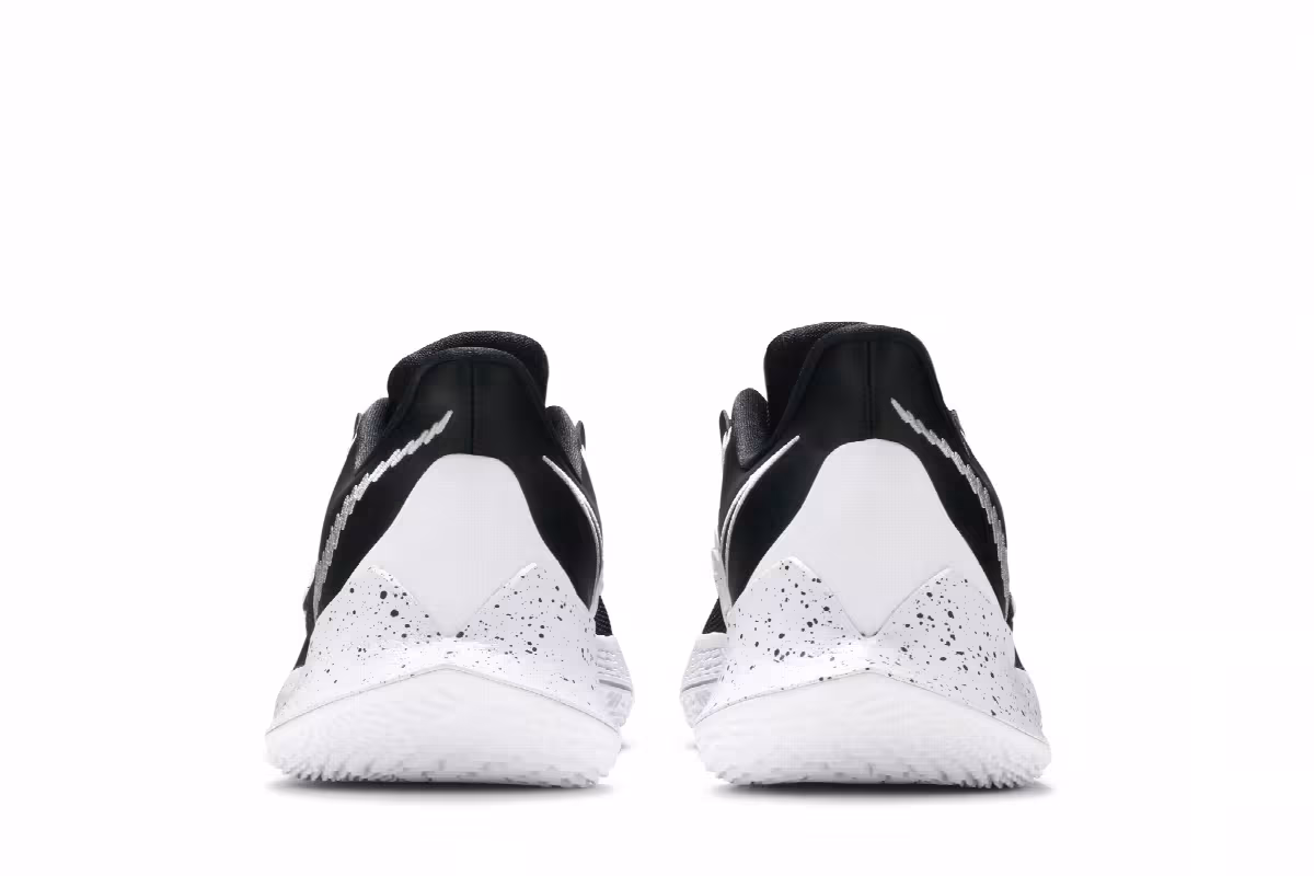 Nike Kyrie Low 3 Team Black White, view 7