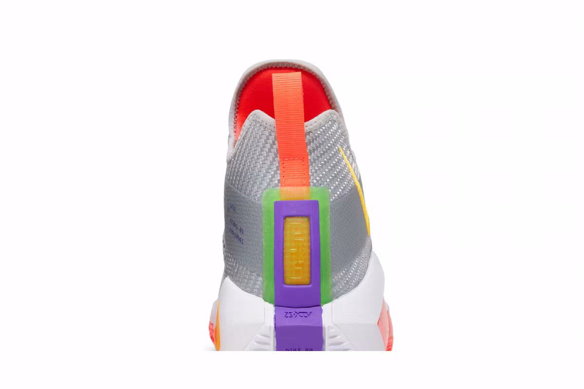Nike LeBron Soldier 14 Hare, view 8