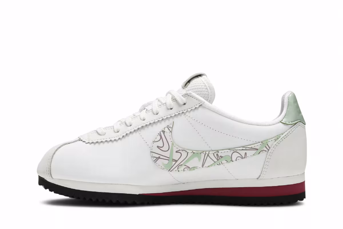 Nike Women's Classic Cortez SE Valentine, view 4