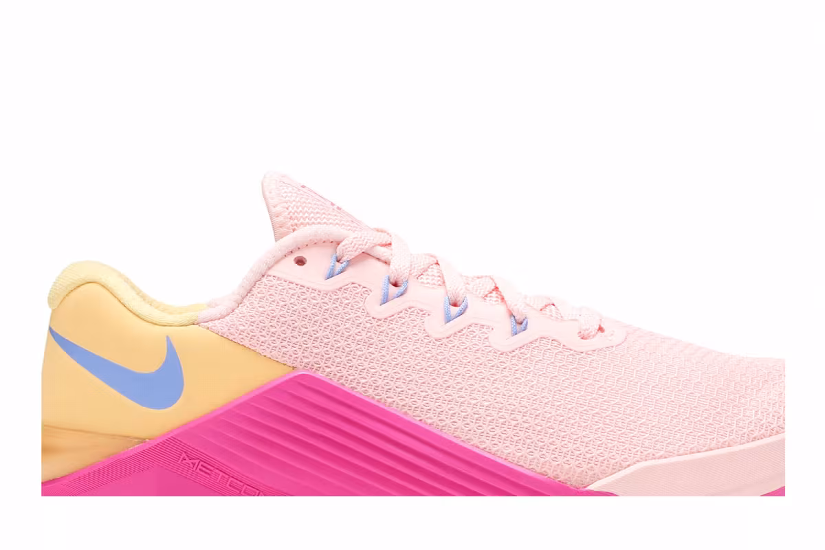 Nike Women's Metcon 5 Washed Coral Pink, view 3