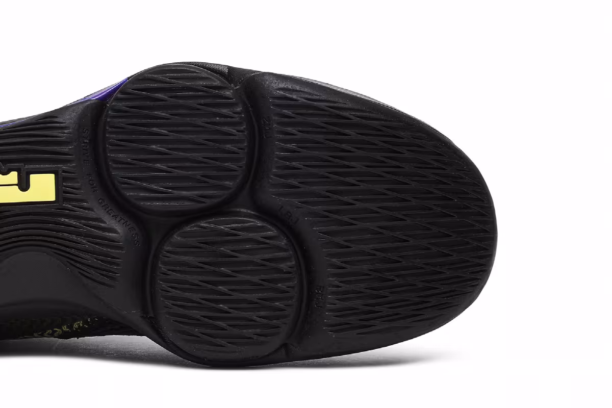 Nike LeBron Witness 4 EP Lakers, view 6