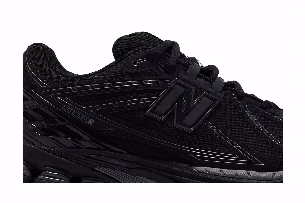 New Balance 1906R Triple Black, view 3