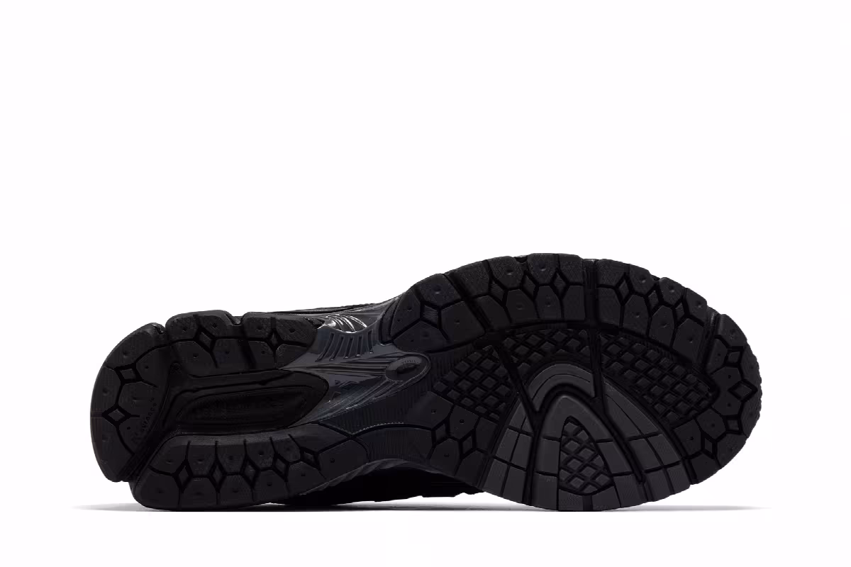 New Balance 1906R Triple Black, view 5