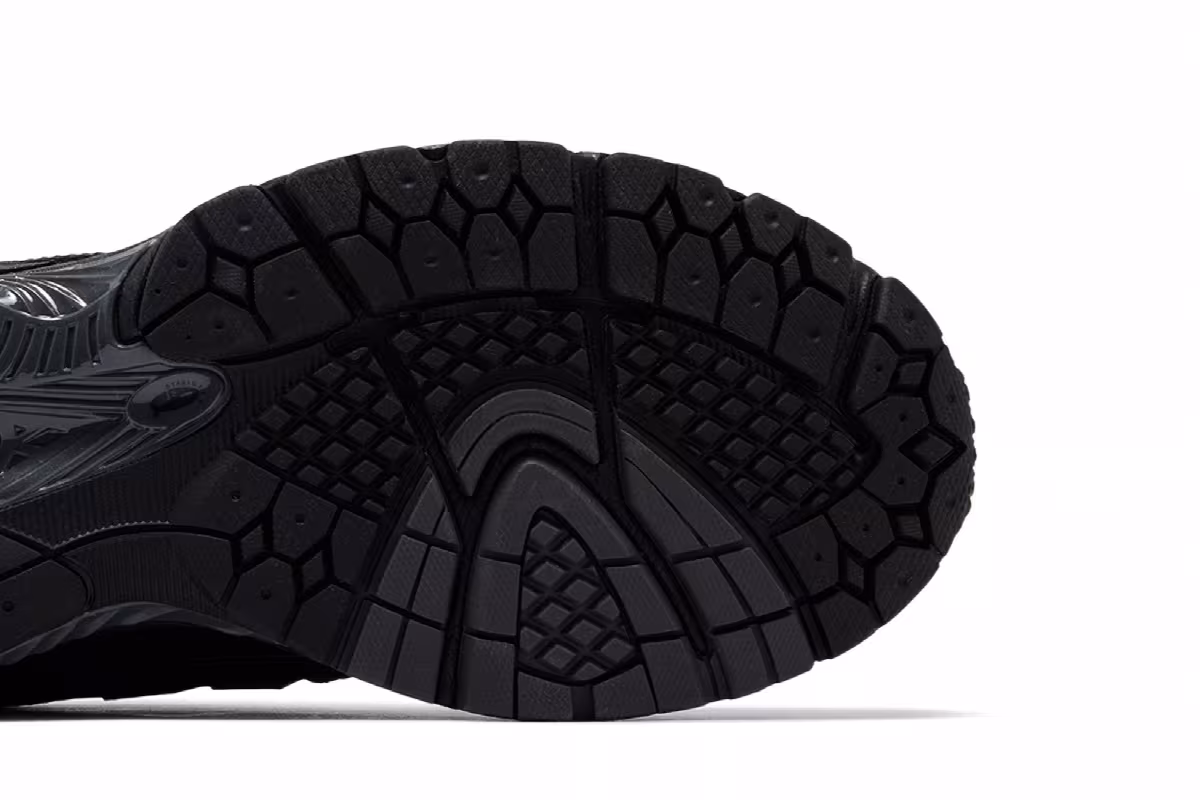 New Balance 1906R Triple Black, view 6
